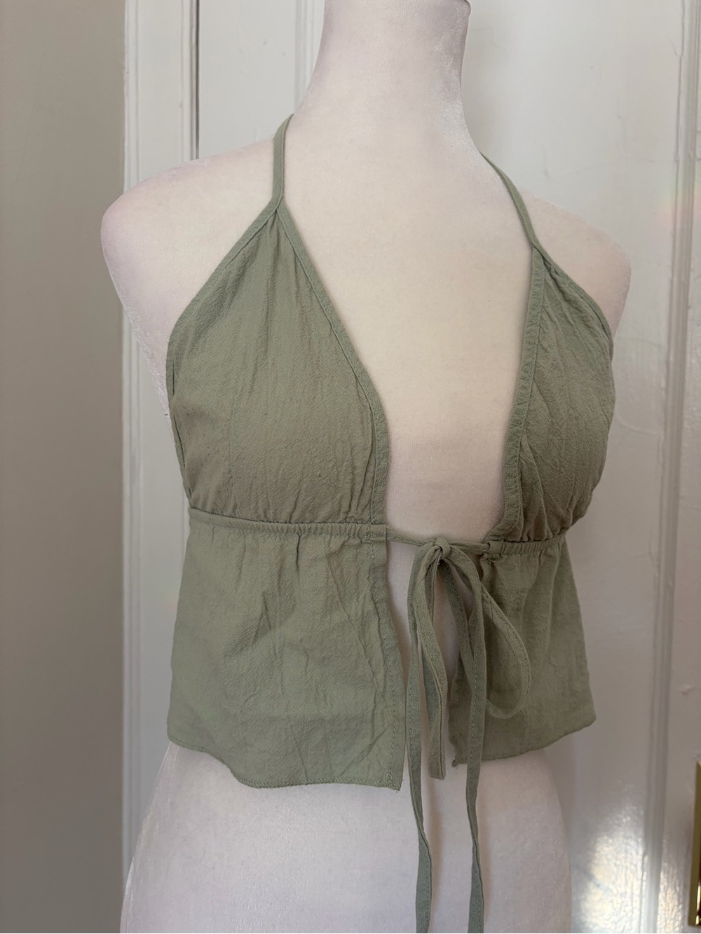SHEIN Sage Green Halter Tie-Front Crop Top - Picture 2 of 4